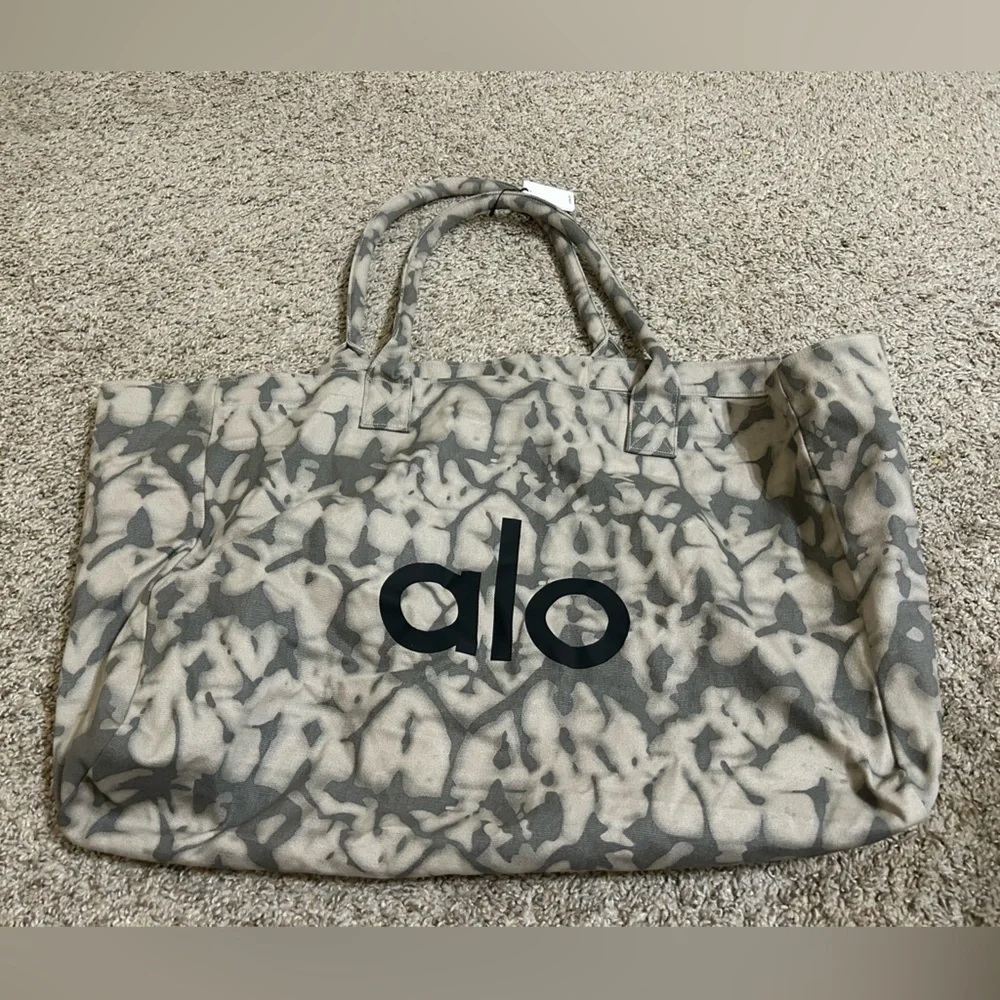NWT Alo Yoga Iconic Shopper Tote Bag Grey Tiedye Cotton OS Canvas Travel Gym Run